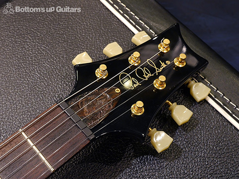 Paul Reed Smith Guitars Singlecut GPG 2000 Limited 2 of 20.
Black Finish SC 3 humbuckers.