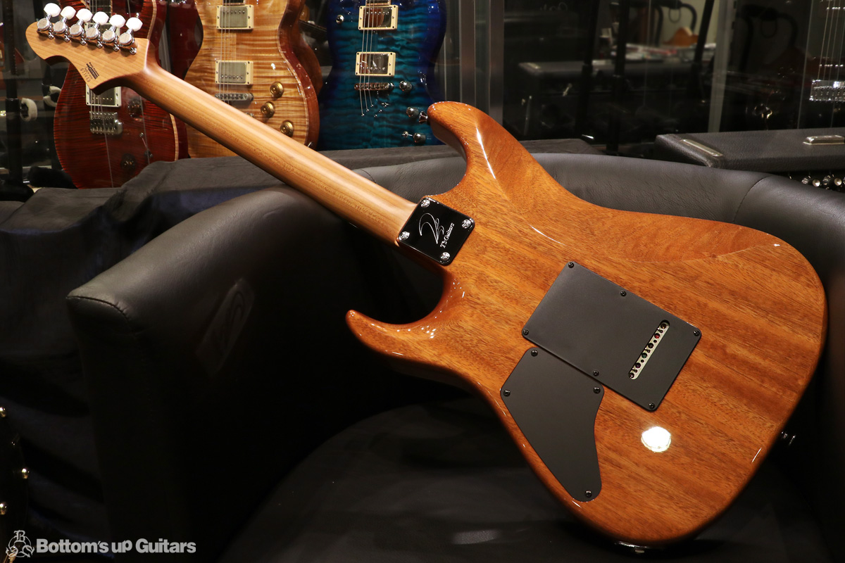 T's Guitars  DST-DX22 《柾目のRoasted Maple Neckを採用した初のデラックス !!》